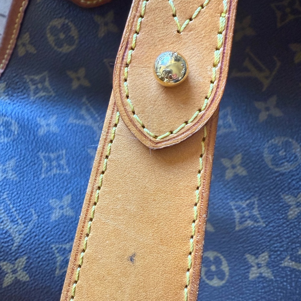 💯% Authentic Louis Vuitton large - Picture 2 of 11
